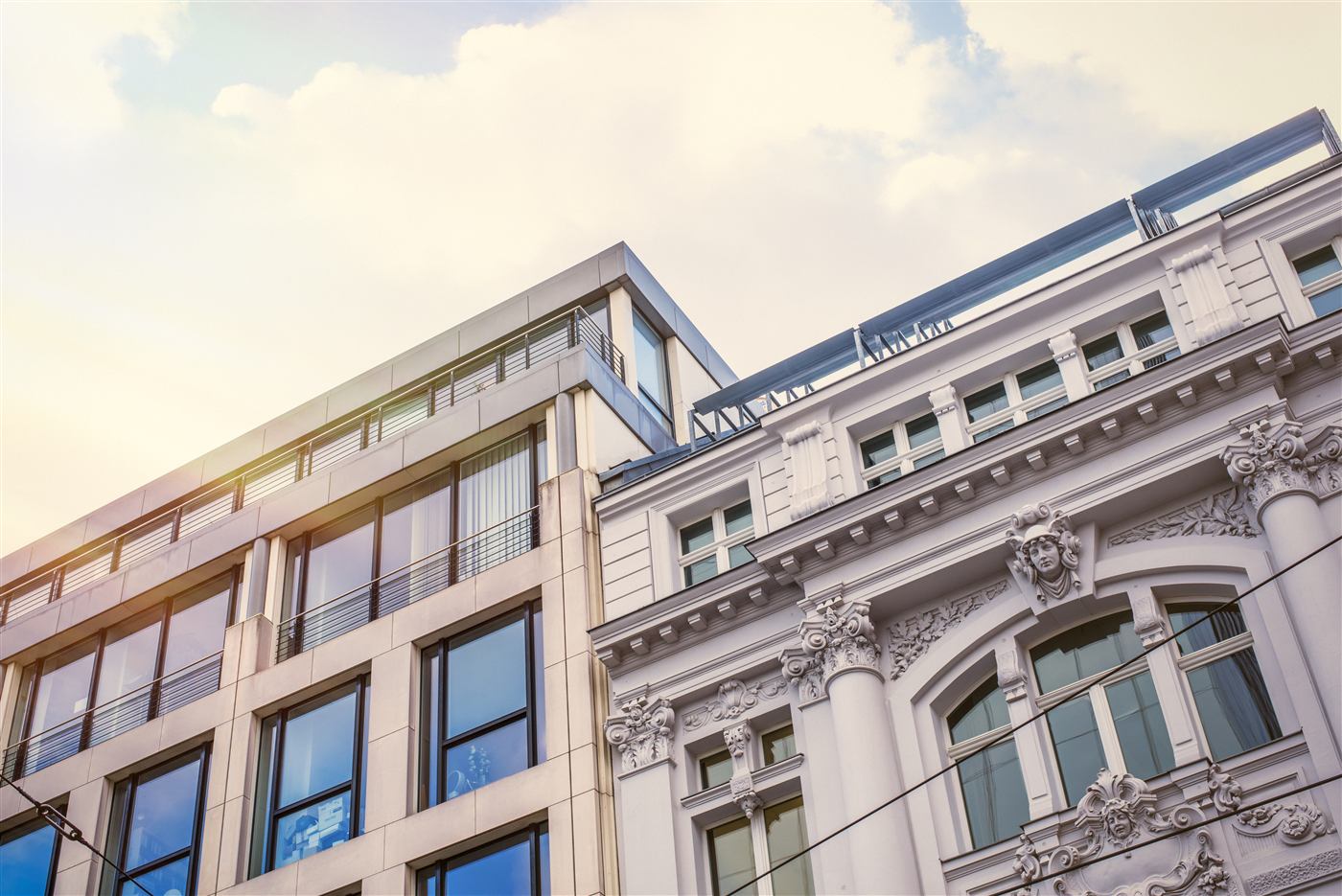 Moderne und klassische Berliner Architektur nebeneinander